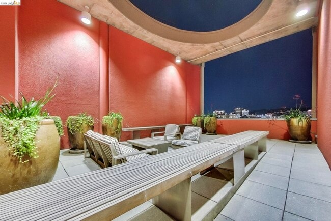 Building Photo - 311 Oak St