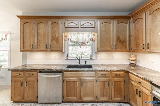 Building Photo - 15033 Greentree Trail SE
