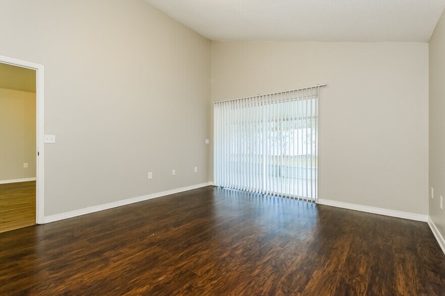 Building Photo - 1718 Putney Cir