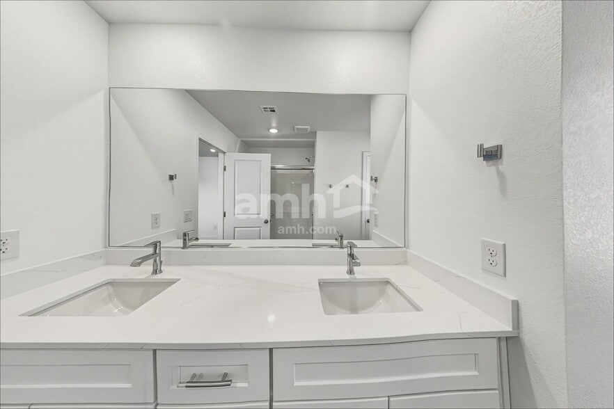 Building Photo - 9482 Aldersyde Dr