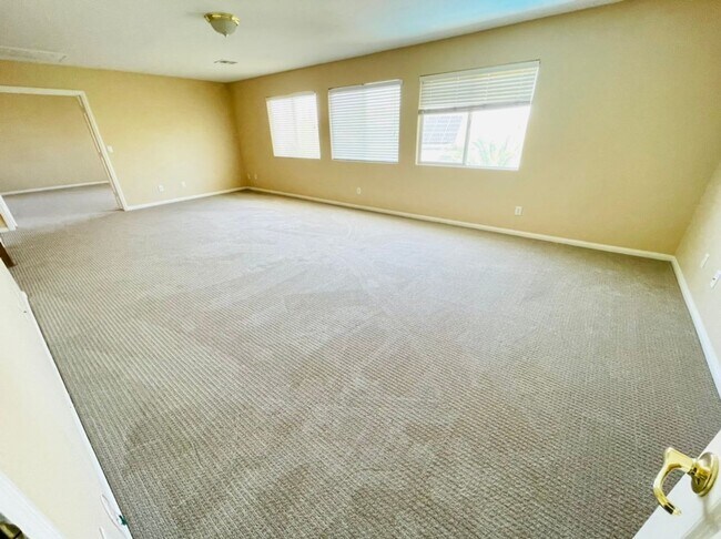 Building Photo - 2722 La Porte Ct