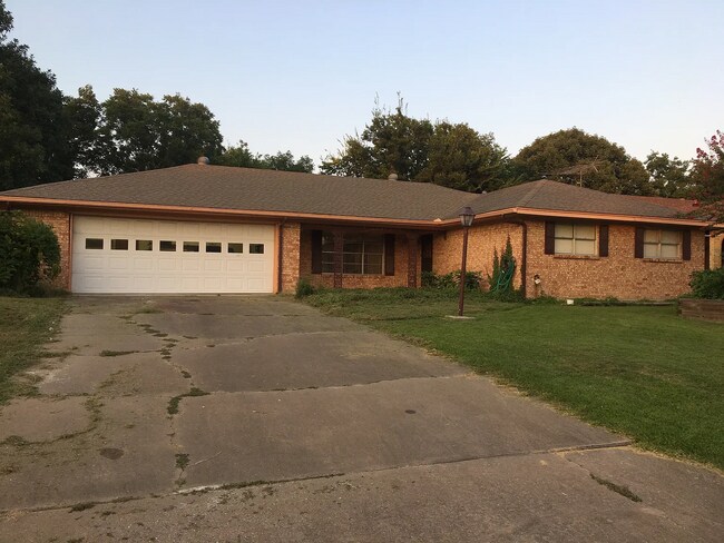 Primary Photo - 621 Mink Dr