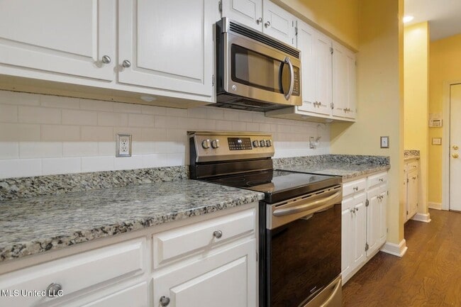 Building Photo - 246 Eastbrooke St