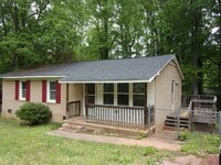 Building Photo - 3 Bedroom 2 Bath Home in York