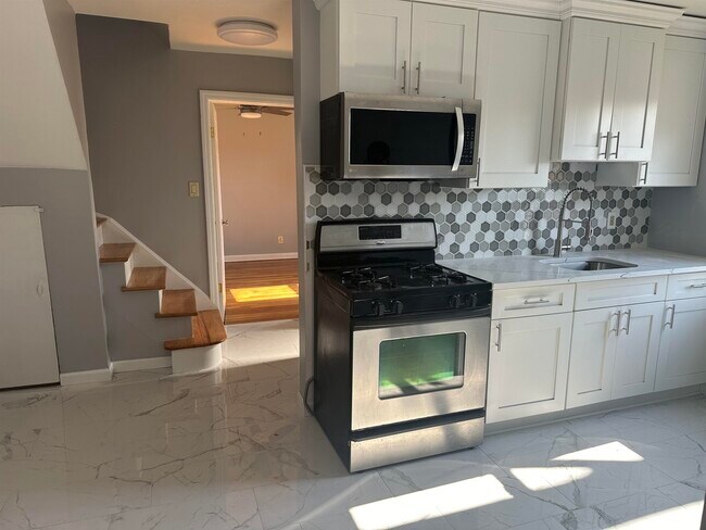 Primary Photo - 6 Kelly Pkwy