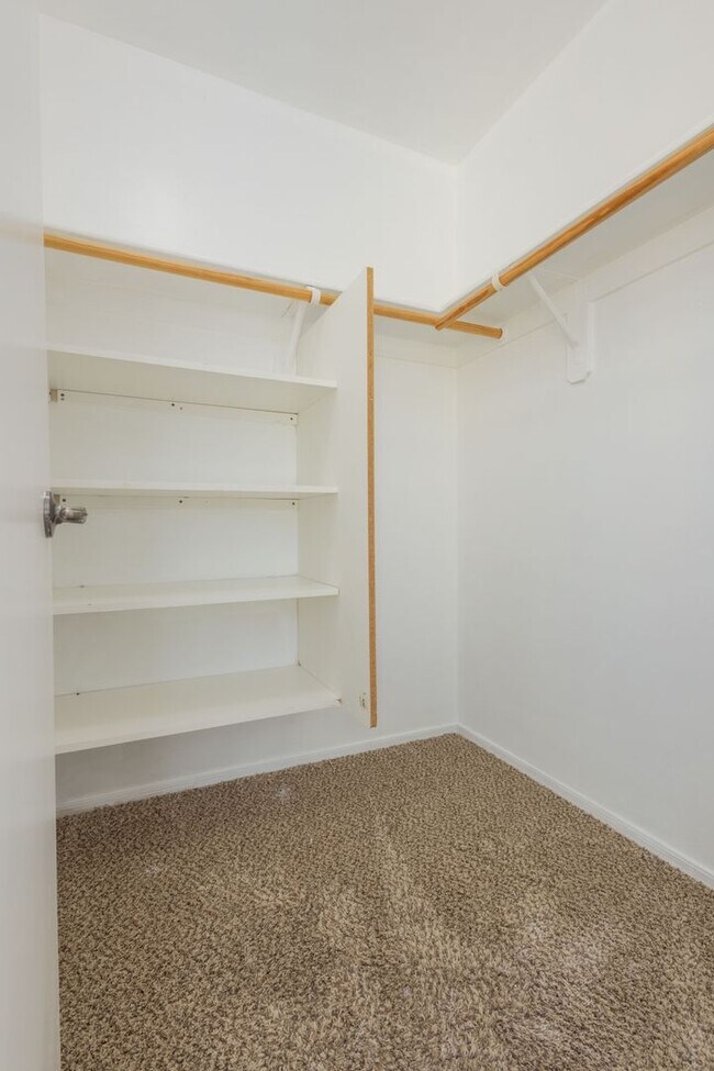 Building Photo - SHOWING SATURDAY 04/25 @ NOON. MUST TEXT AGENT!