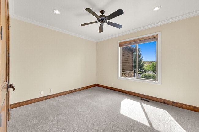 Building Photo - 3573 N Elkview Dr