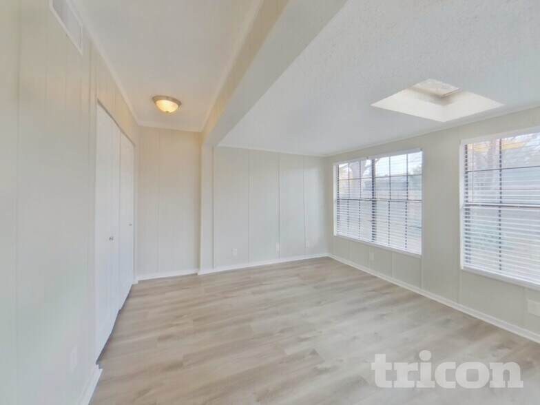 Building Photo - 1020 Almond Dr