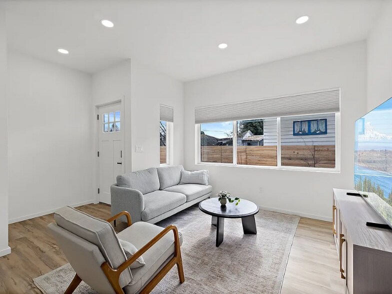 Building Photo - 6204 46th Ave S