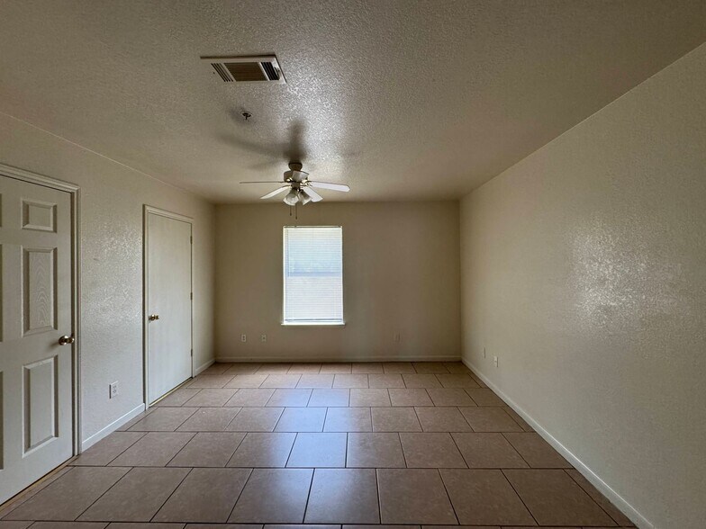 Building Photo - 1106 Lansberry Ct