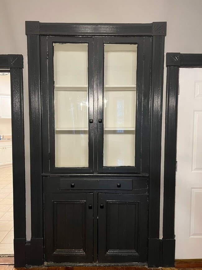 Building Photo - WALK TO STARLAND!