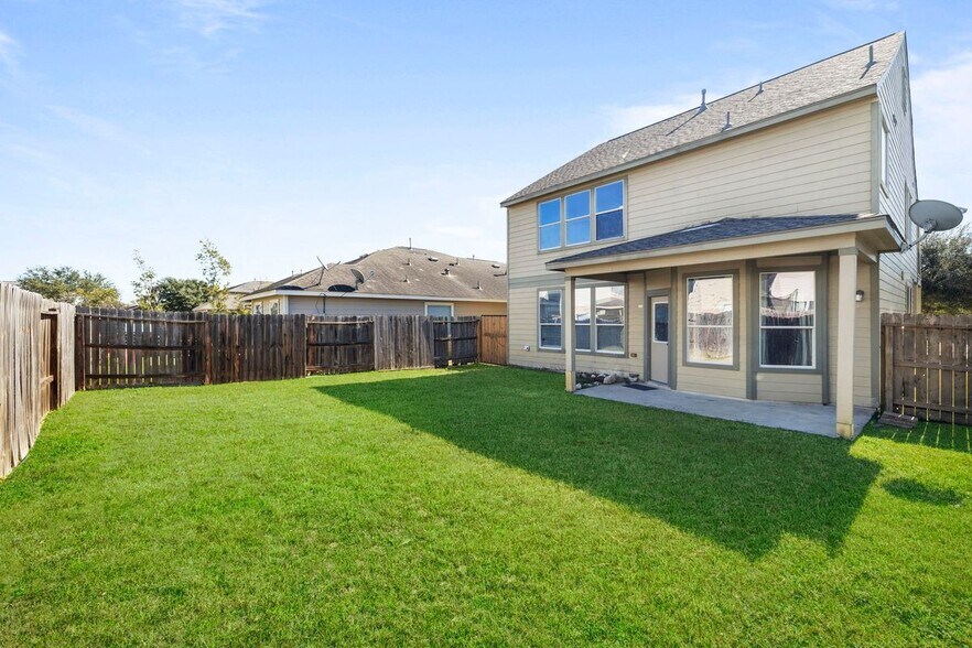 Building Photo - 26122 Parkman Grove Dr