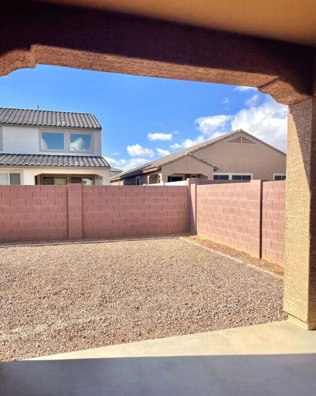 Building Photo - 2022 Built Single-Level 4Bedrooms/3Baths Stunning Home!!