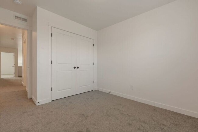 Building Photo - Beautiful Row End Townhouse w 2 car attached
