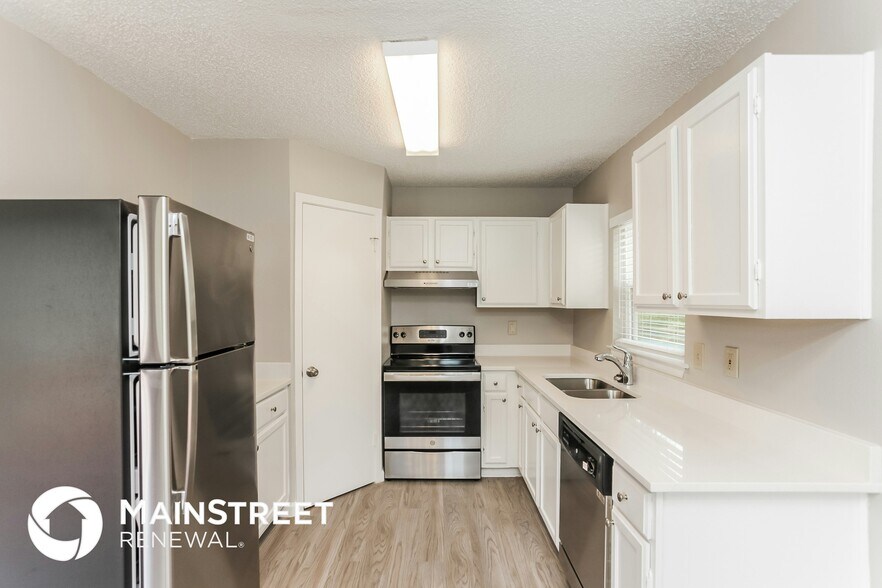 Building Photo - 7111 Apache Ridge