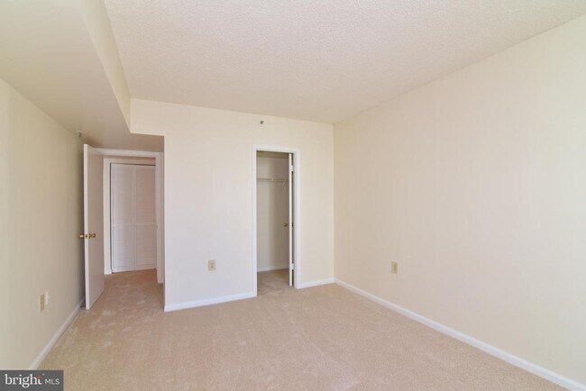 Building Photo - 1001 N Randolph St