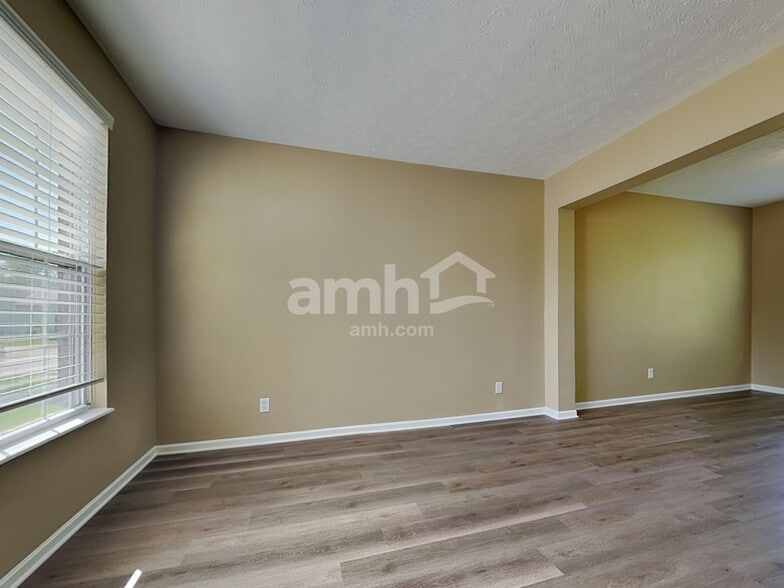Building Photo - 684 Linden Creek
