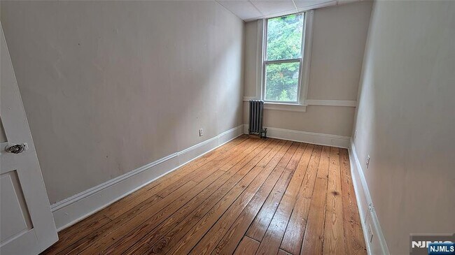 Building Photo - 154 Undercliff Ave
