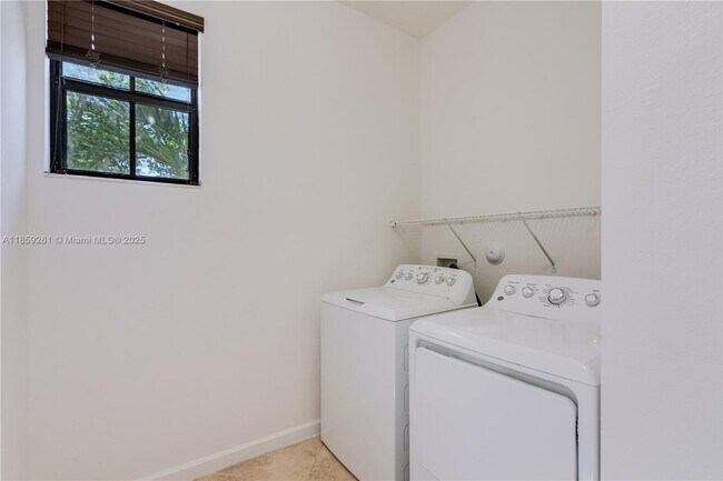 Building Photo - 16620 SW 42nd Terrace