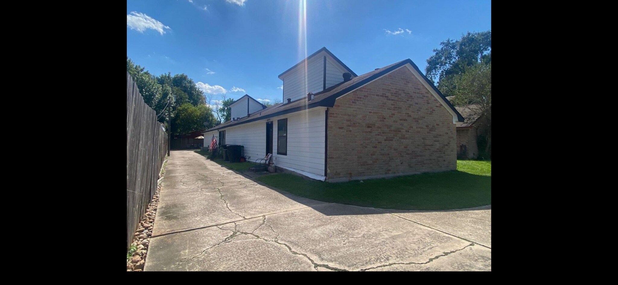 Building Photo - 8915 Emnora Ln