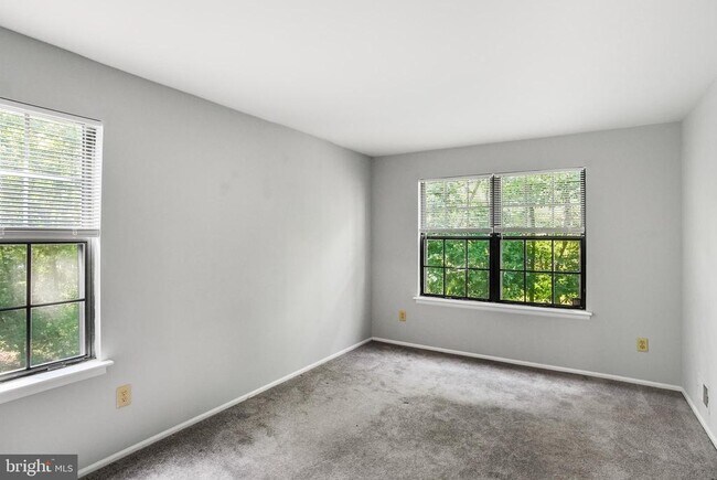 Building Photo - 99 Sussex Pl