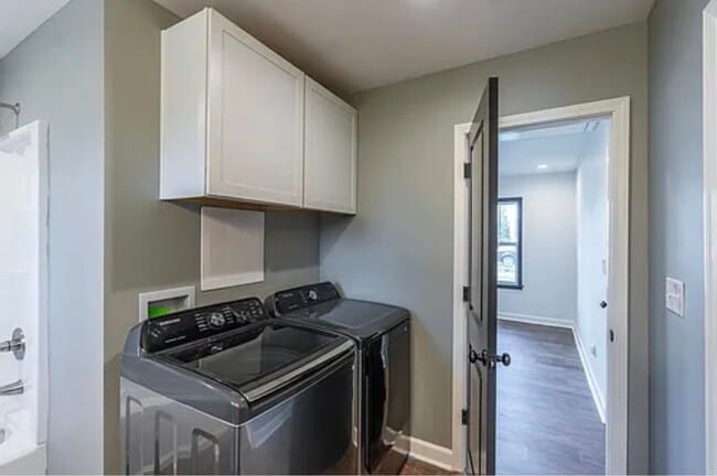 Building Photo - Fully Renovated 2BR/2BA with Garage – Walk to West Sixth & Legacy Trail