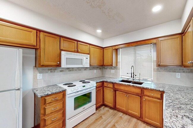 Building Photo - NE Brick Ranch 3/Bd 2/Ba 2 Cg 1782/sf
