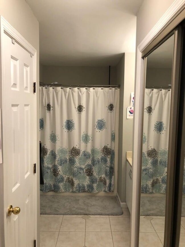 Building Photo - WILLOW CREEK POINTE