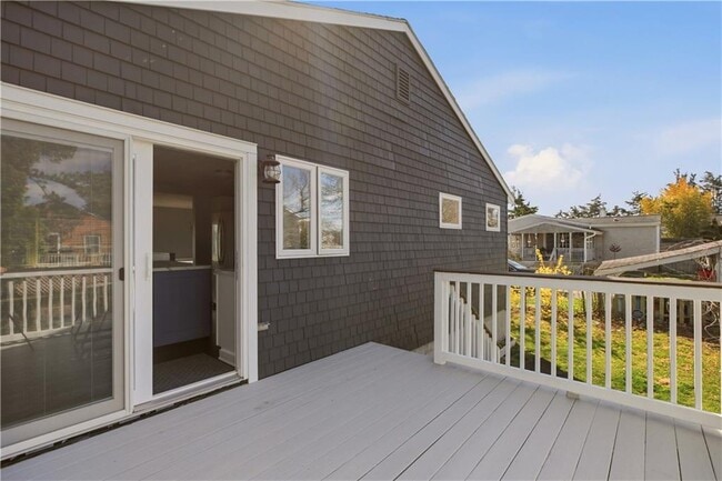 Building Photo - 102 Easton Ave