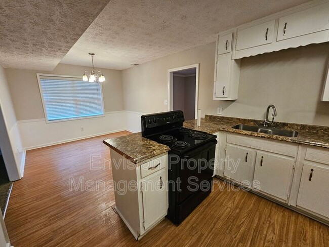 Building Photo - 200 Leigh Dr