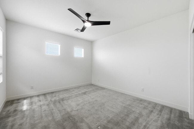 Building Photo - 2452 E Lovebird Ln