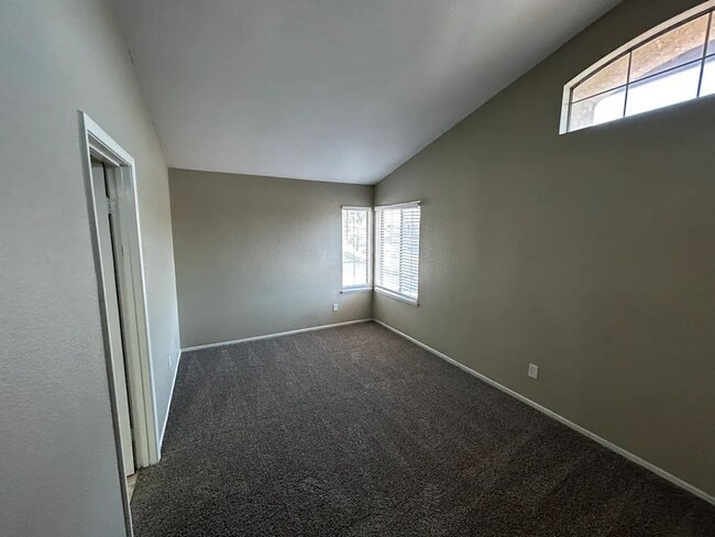 Building Photo - 2800 Longhorn St