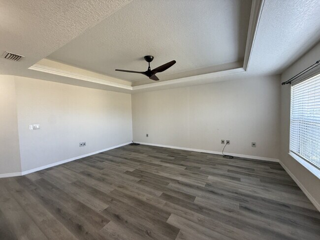 Building Photo - 3-bedroom, 2-bathroom