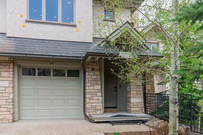 Building Photo - 100 Aspen Ridge Dr