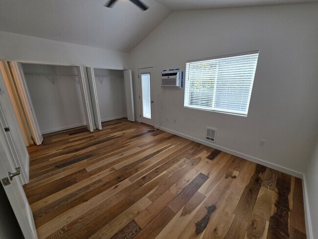 Building Photo - Beautifully Remodeled townhome on the south hill