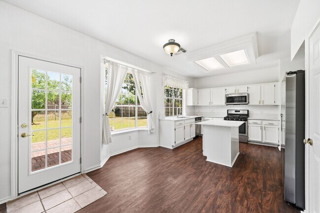Building Photo - 4323 Ringrose Dr