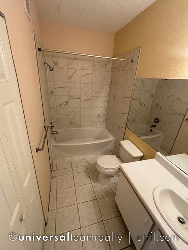 Building Photo - 11520 Villa Grand
