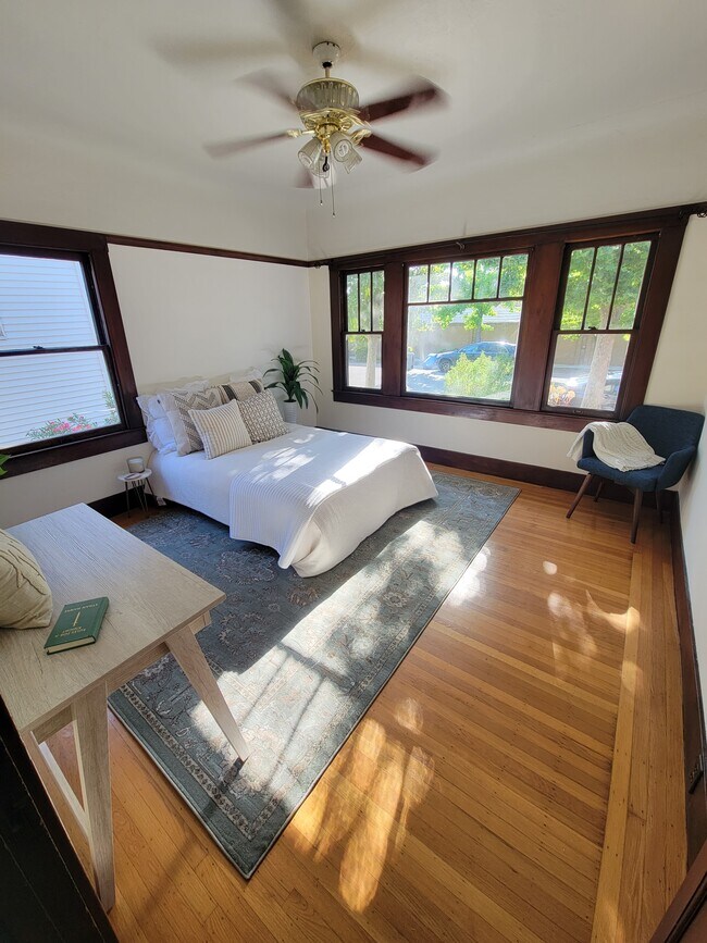 Building Photo - 1707 35th St