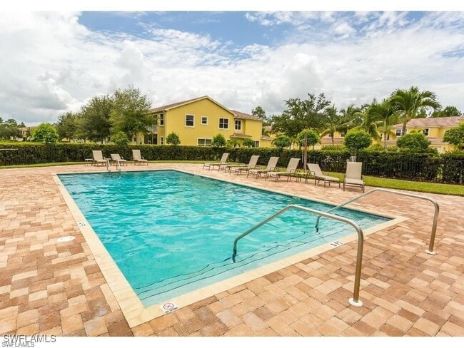 Building Photo - 1400 Mariposa Cir