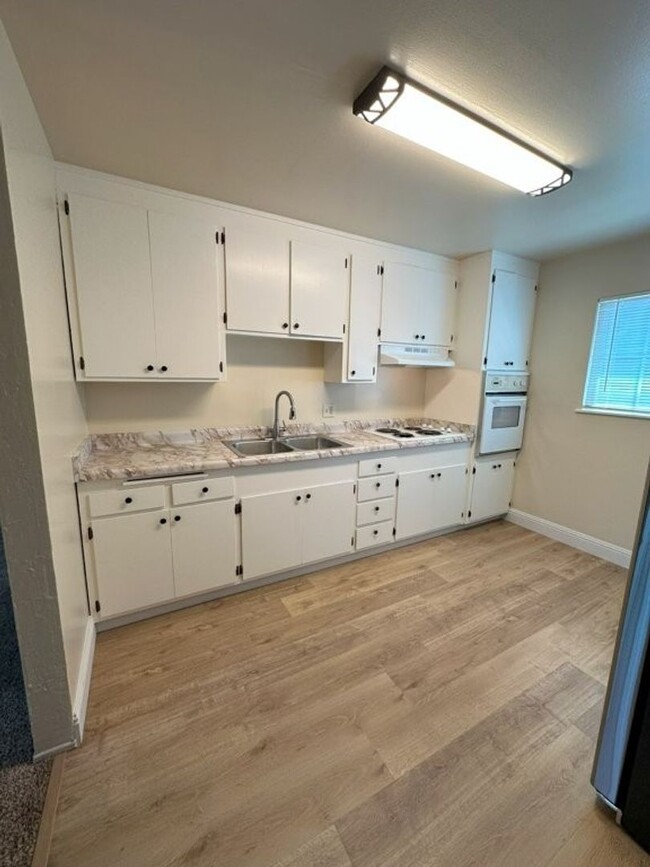 Building Photo - Lund/DUPLEX