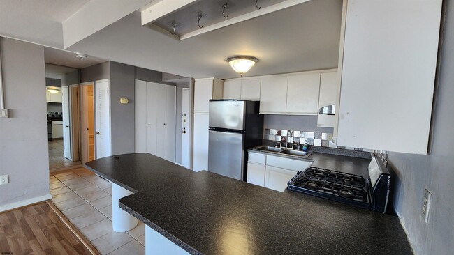Building Photo - 3817 Ventnor Ave