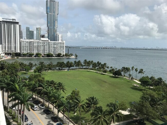 Building Photo - 1800 N Bayshore Dr