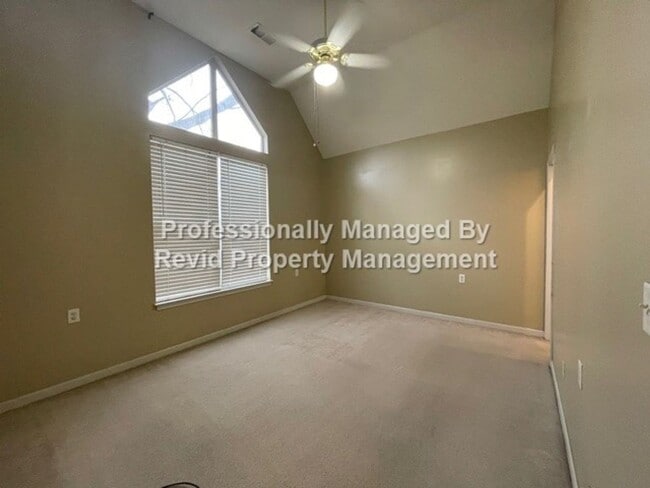 Building Photo - 2 bedroom Home in Harbor Town!!