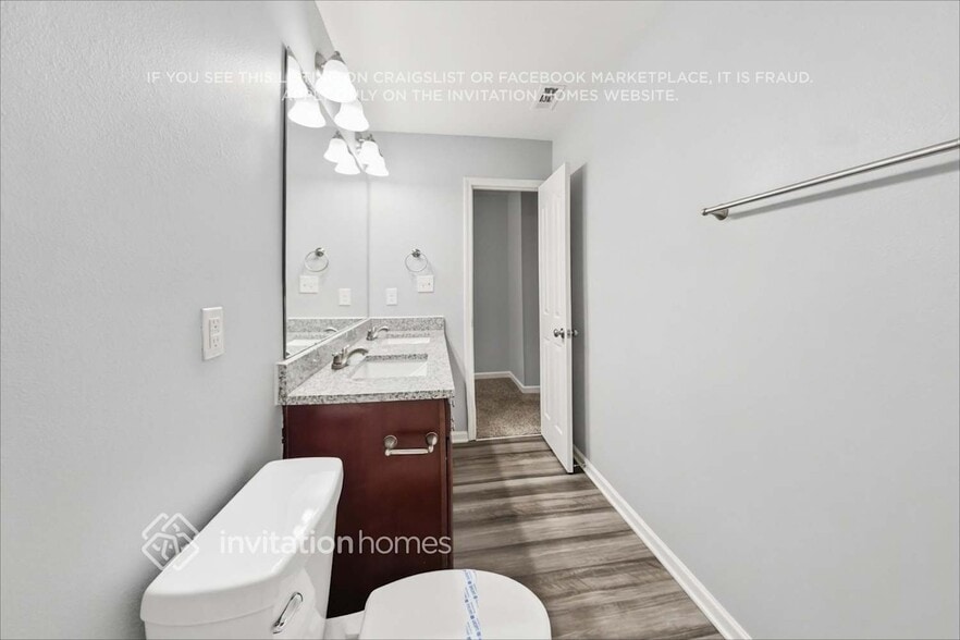Building Photo - 1719 Eastway Dr