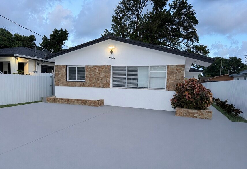 Building Photo - 2126 NW 47th Ter