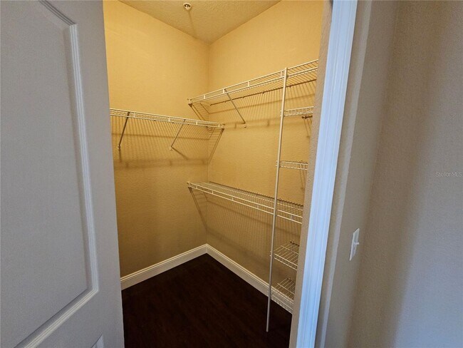 Building Photo - 1/1 second floor condo in Gated Community SERENATA Metrowest