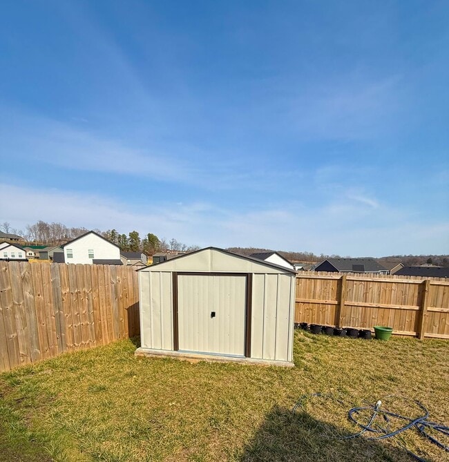 Building Photo - 3 Bedroom 2 Bathroom Home!