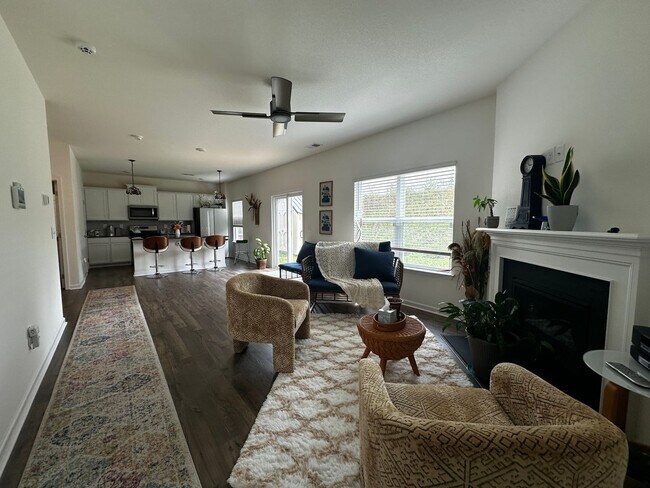 Building Photo - 3 bed/2.5 bath with garage - E Morristown, TN