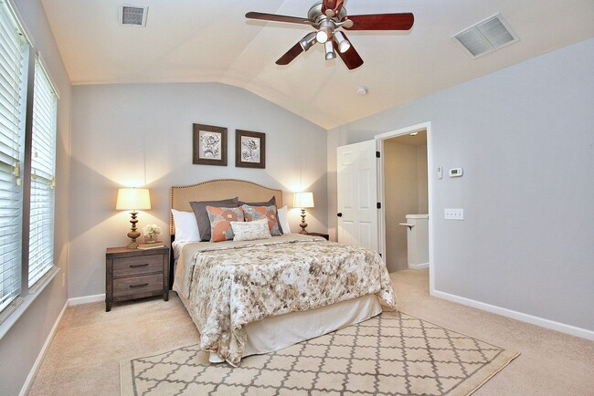 Building Photo - Townhome in South Park for Rent!