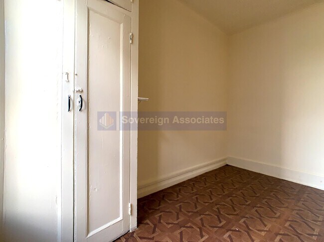 Building Photo - 121 Post Avenue